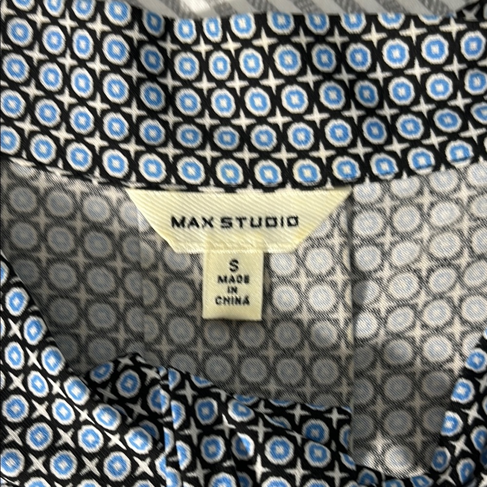 Max Studio Elegant Black and Blue Sleeveless Top - Picture 7 of 10